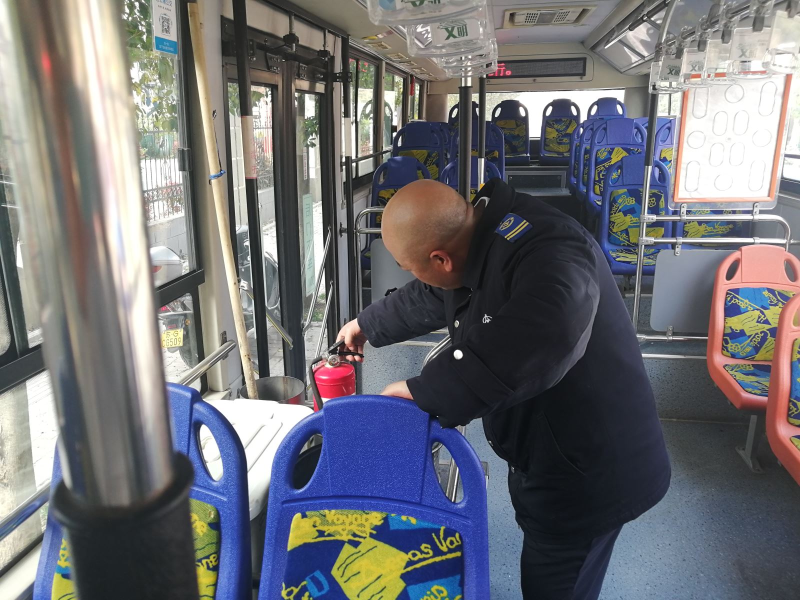 公交集團(tuán)公交事業(yè)一部?！拔逡弧毙￠L(zhǎng)假運(yùn)營(yíng)安全持續(xù)發(fā)力